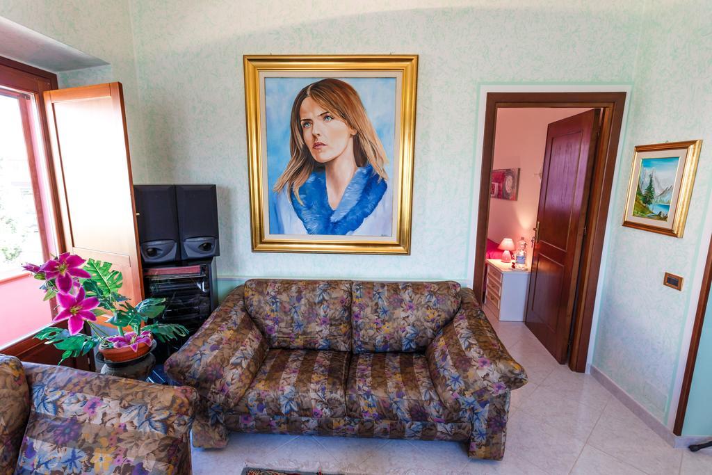 Bed and Breakfast L'Aurora Viola Carbonia Exterior foto