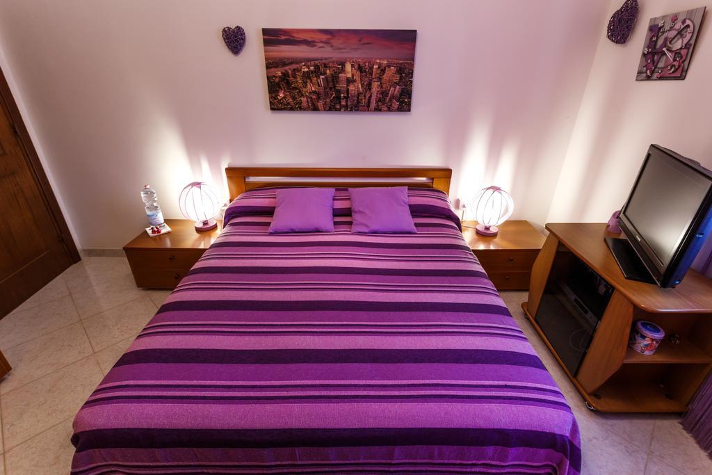 Bed and Breakfast L'Aurora Viola Carbonia Exterior foto